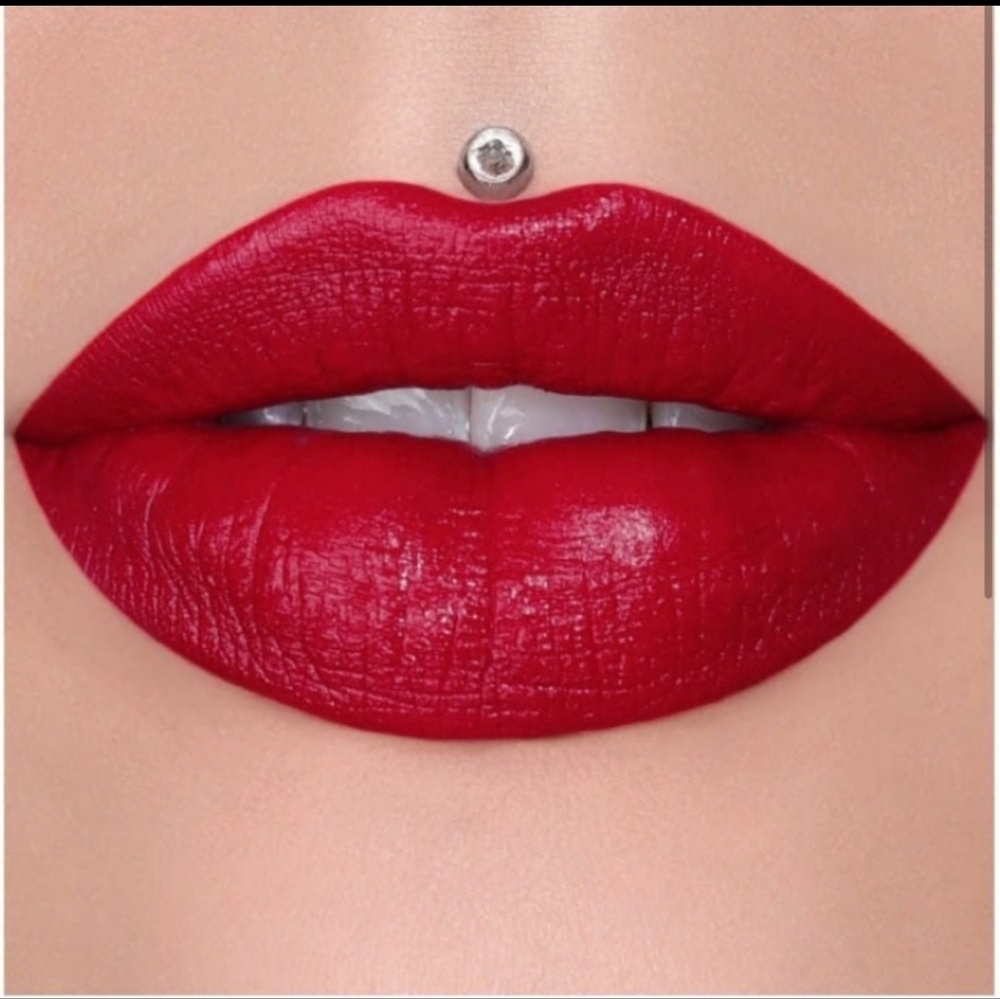 NWT Jeffree Star Velvet Trap Lipstick in RedRum Bold Red Rare